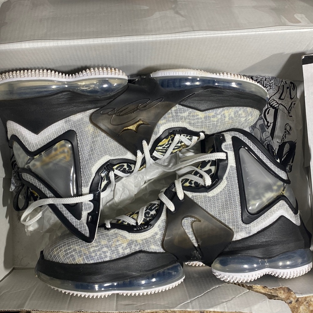 Lebron 19